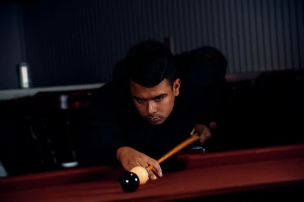 snooker player focusing on shot